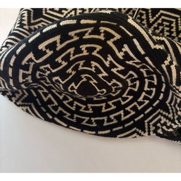 NWT Authentic Tejeduria Mochila Wayuu  100% Colombia Handmade Bag Black/ White - Picture 6 of 6